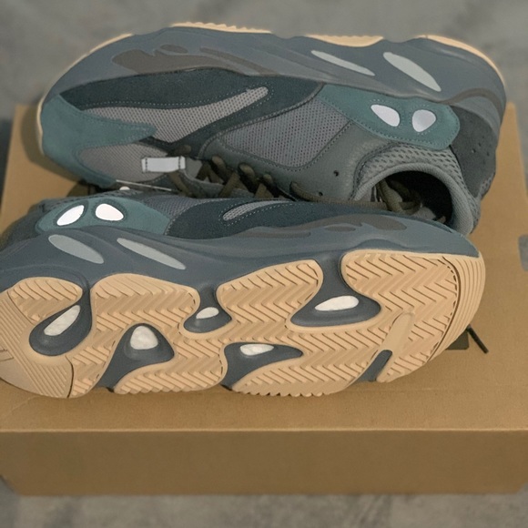 Yeezy 700 teal blue - Picture 5 of 5